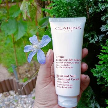 Hand and Nail Treatment - Krém na ruky a nechty
